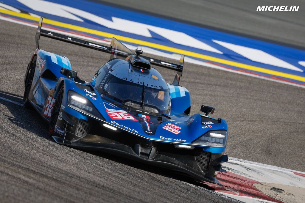 35 GOUNON Jules (fra), HABSBURG-LOTHRINGEN Ferdinand (aut), CHATIN Paul-Loup (fra), Alpine Endurance Team #35, Alpine A424, Hypercar, action,   during the 2024 8 Hours of Bahrain, 8th round of the 2024 FIA World Endurance Championship, from October 31 to November 2, 2024 on the Bahrain International Circuit in Sakhir, Bahrain - Photo Frédéric Le Floc'h / DPPI