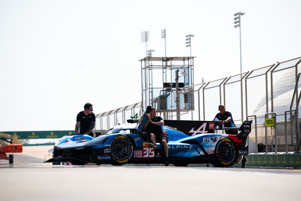 35 GOUNON Jules (fra), HABSBURG-LOTHRINGEN Ferdinand (aut), CHATIN Paul-Loup (fra), Alpine Endurance Team #35, Alpine A424, Hypercar, pitlane, during the 2024 8 Hours of Bahrain, 8th round of the 2024 FIA World Endurance Championship, from October 31 to November 2, 2024 on the Bahrain International Circuit in Sakhir, Bahrain - Photo Marius Hecker / DPPI